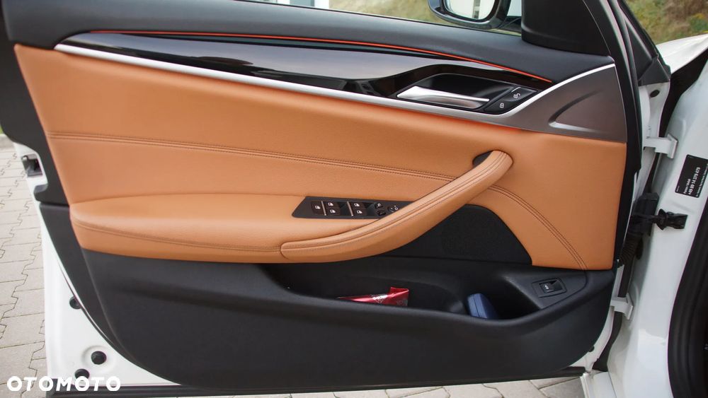 BMW Seria 5 520d Sport Line - 24