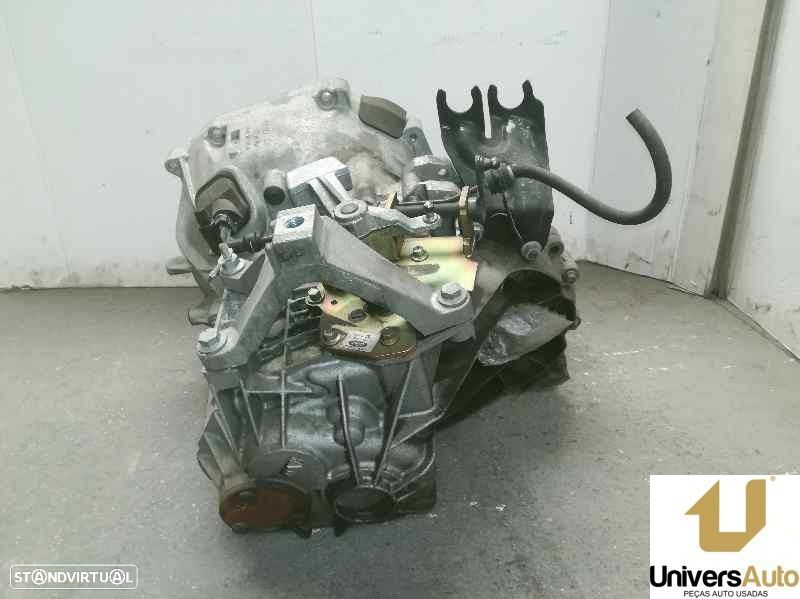 CAIXA VELOCIDADES FORD FOCUS II SEDAN 2006 -4M5R7002VB - 2