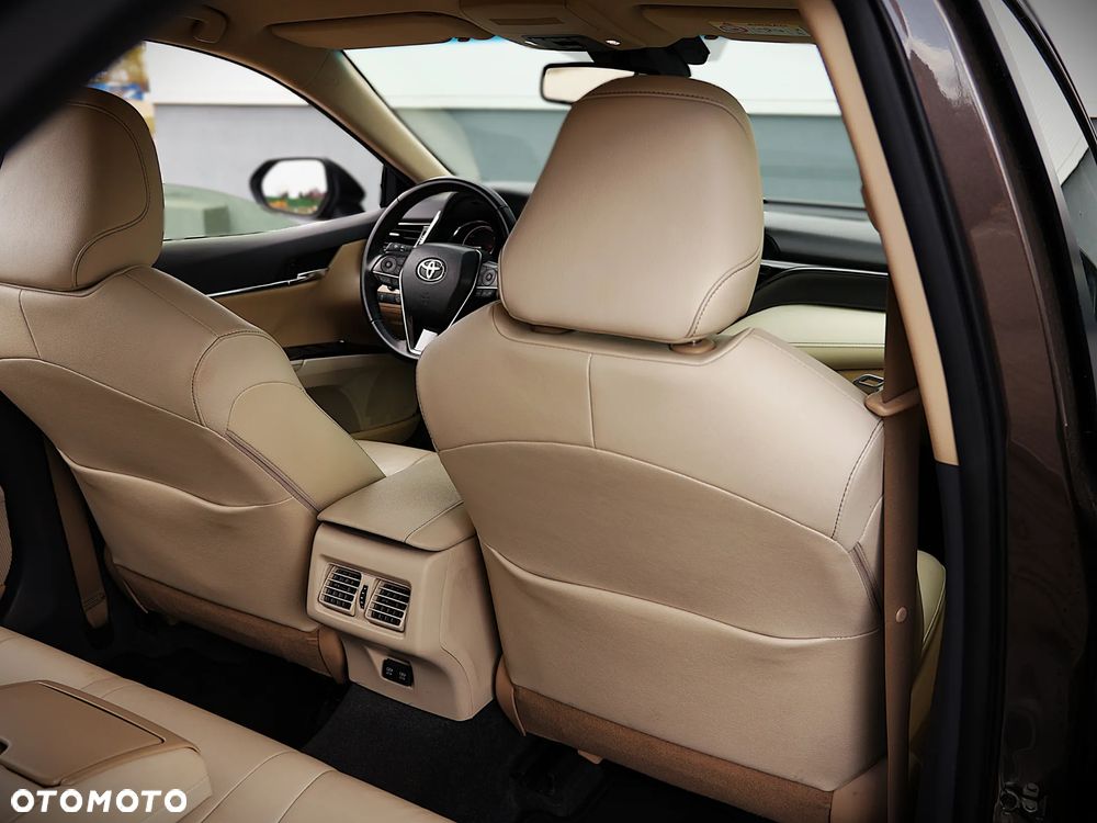 Toyota Camry 2.5 Hybrid Comfort CVT - 26