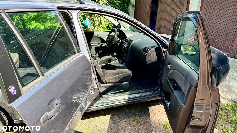 Ford Mondeo 2.5 V6 Ghia - 10