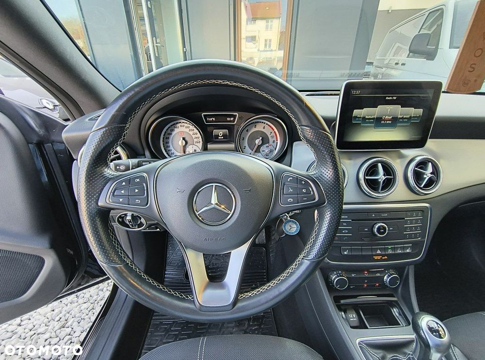 Mercedes-Benz CLA 180 Peak Edition - 20