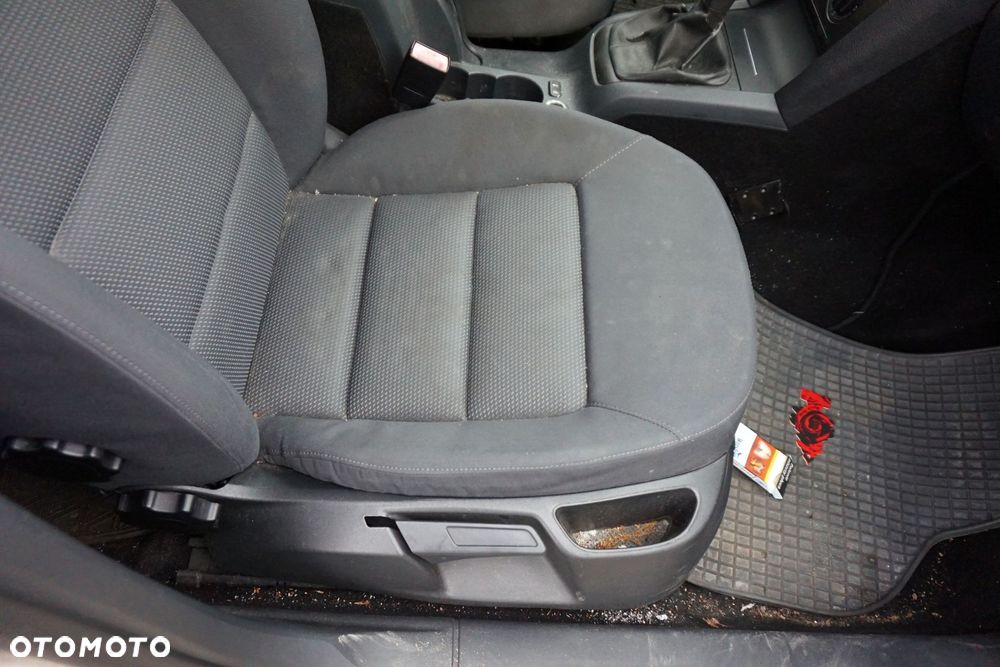 FOTEL PRZEDNI PRAWY OCTAVIA II 1Z3 LB LIFTBACK  SKODA 2004-2008 - 2