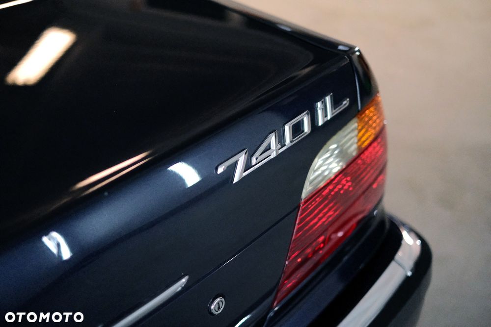 BMW Seria 7 740iL - 7