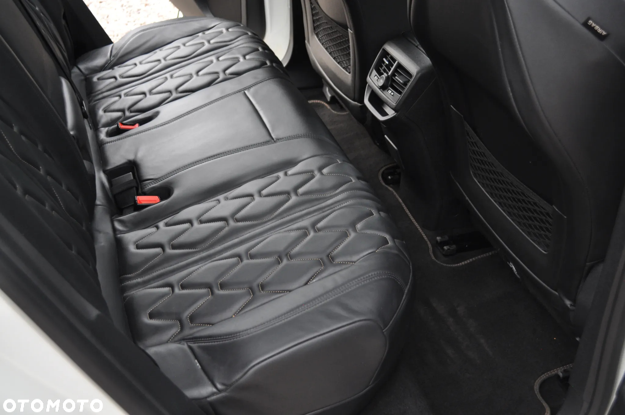 Peugeot 3008 Plug-In Hybrid4 300 e-EAT8 GT - 33
