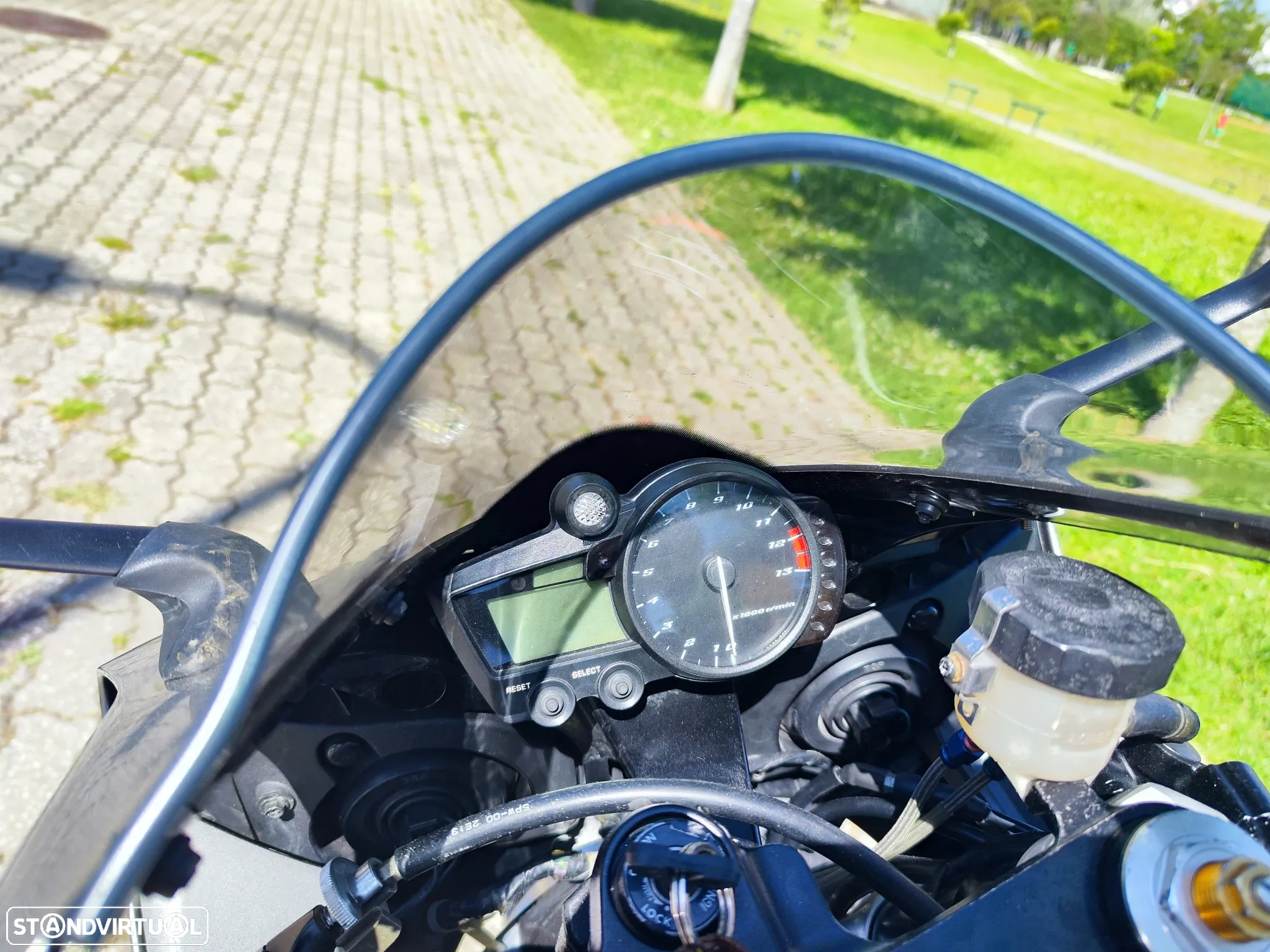 Yamaha YZF R1 - 10