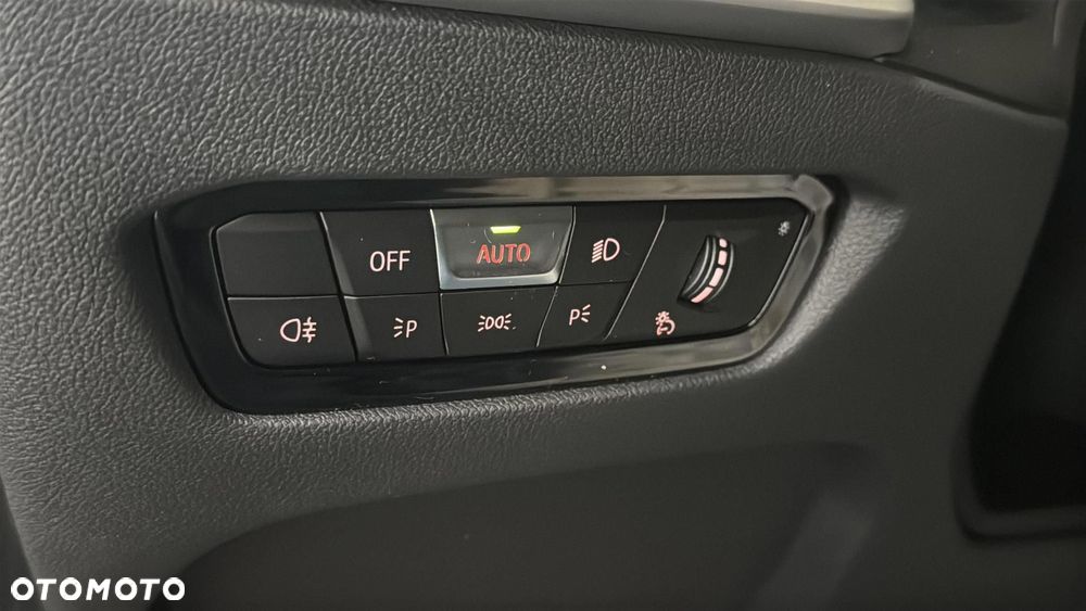 BMW Seria 3 318d MHEV - 28