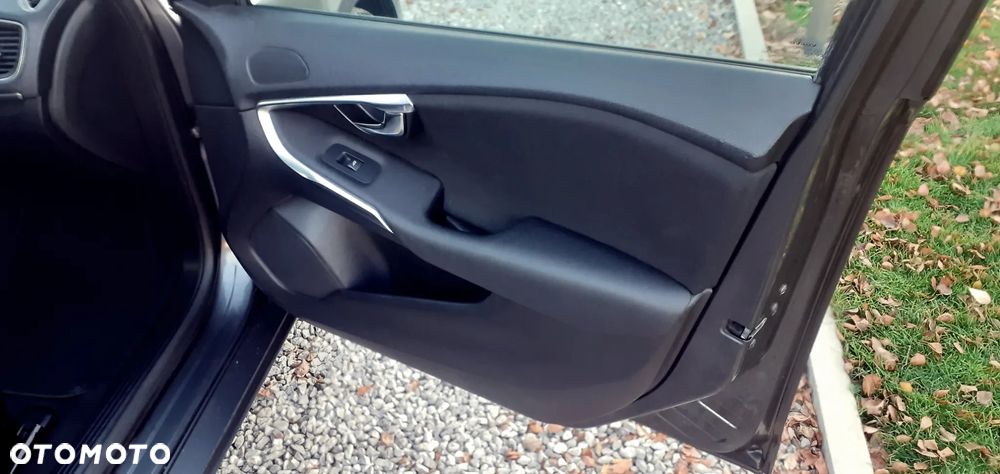 Volvo V40 D2 Momentum - 25