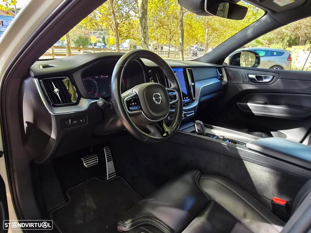 Volvo XC 60 2.0 T6 PHEV R-Design AWD - 11