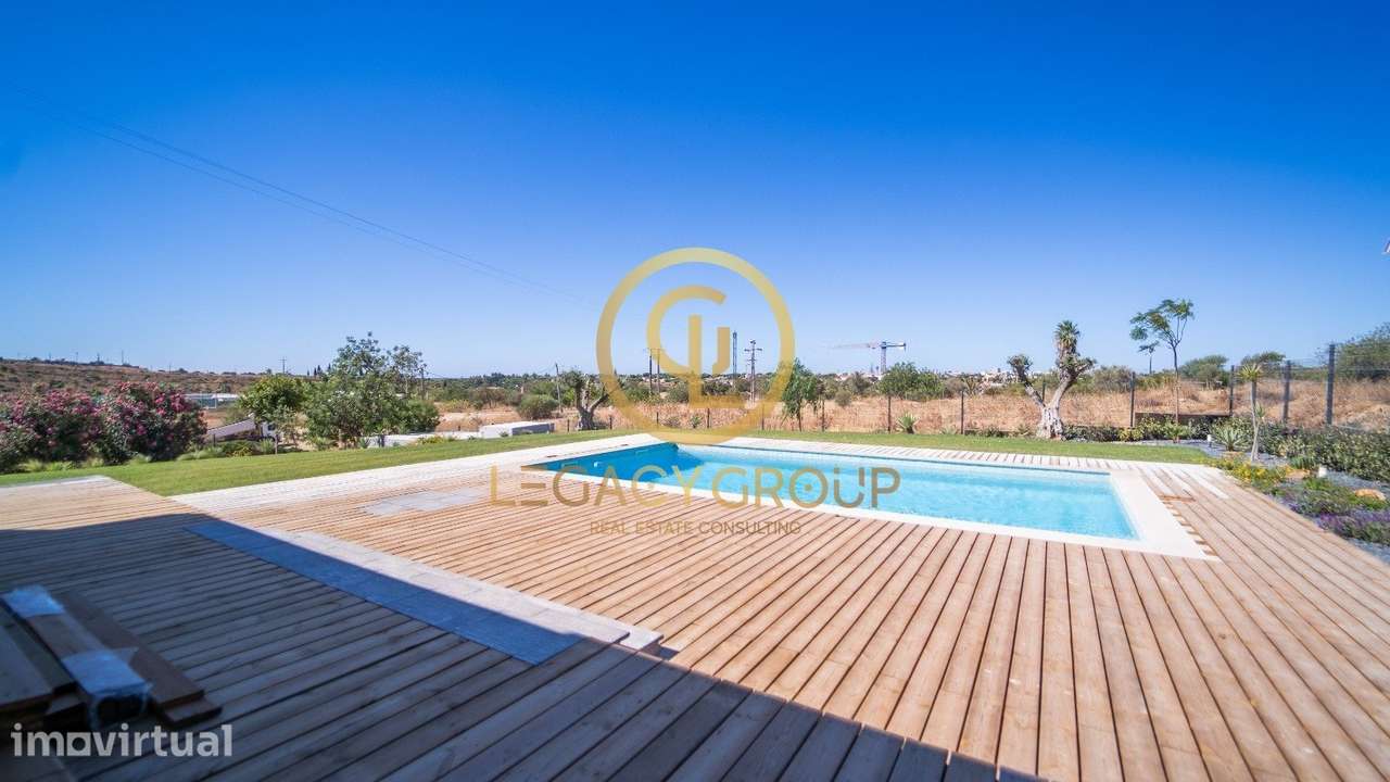 Luxuosa Moradia t4 com piscina e jardim Quarteira - Grande imagem: 3/32