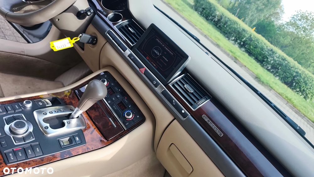 Audi A8 4.2 Quattro - 37