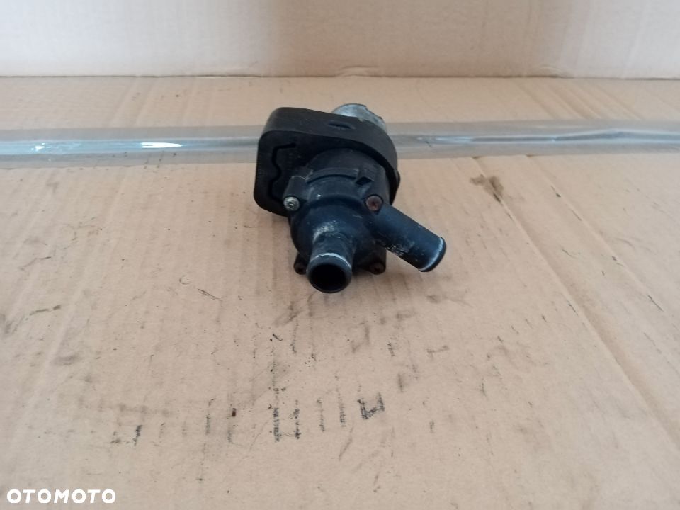 Dodatkowa pompka obiegu wody Mercedes Vito 639 A0028353564 - 3