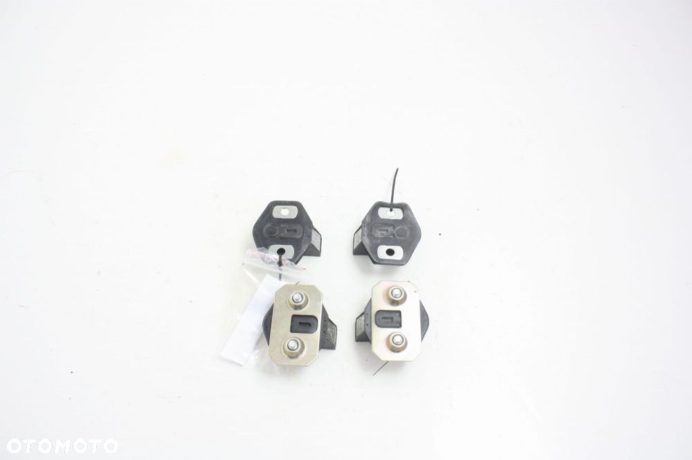 RYGIEL ZAMKA BMW 728 E38 - 2