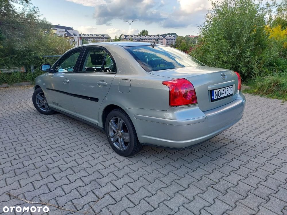 Toyota Avensis - 12