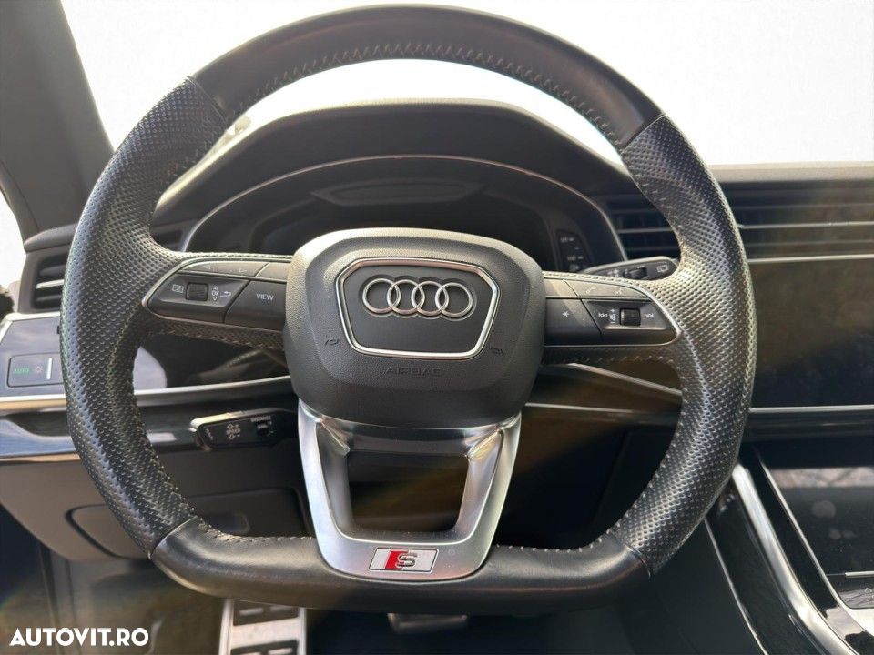 Audi Q8 - 12