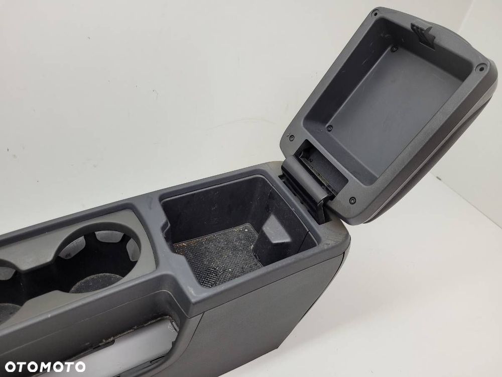 TUNEL ŚRODKOWY PODŁOKIETNIK VOLVO V50 545 30755349  ORYGINAŁ EUROPA 8687407 - 8
