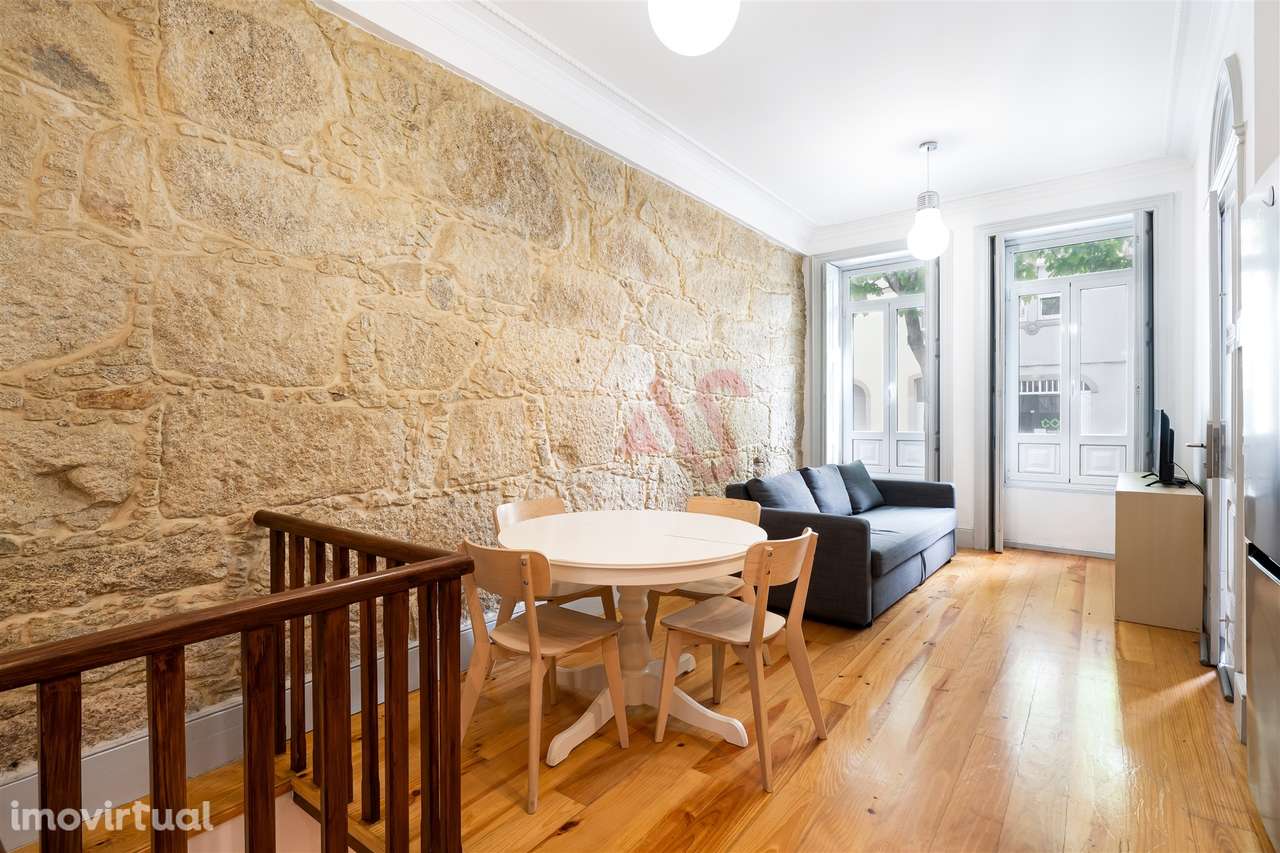 Moradia T3 situada numa das zonas mais prestigiadas da cidade do Porto - Grande imagem: 4/24