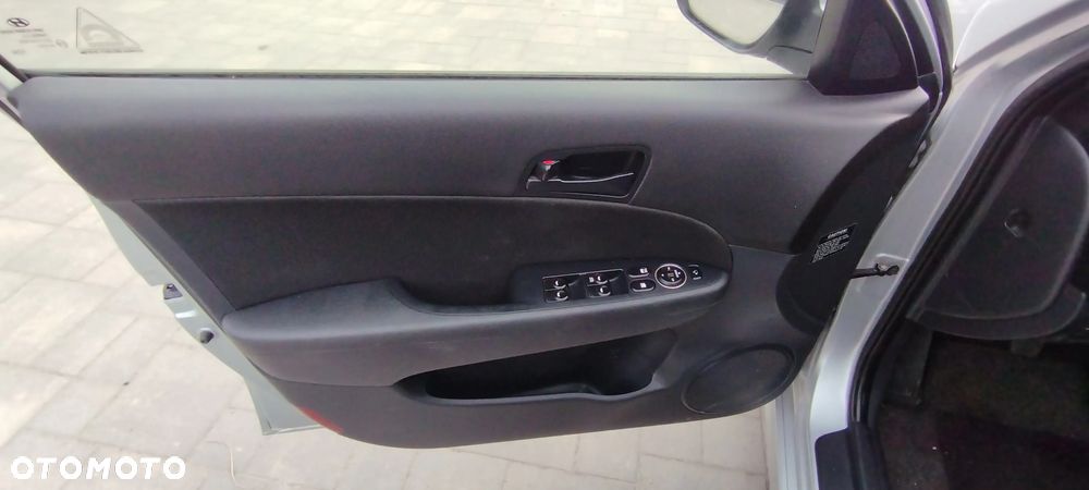 Hyundai i30 i30cw 1.6 CRDi UEFA EURO 2012 Edition - 15