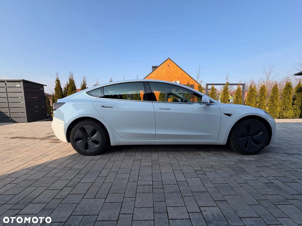 Tesla Model 3 - 3