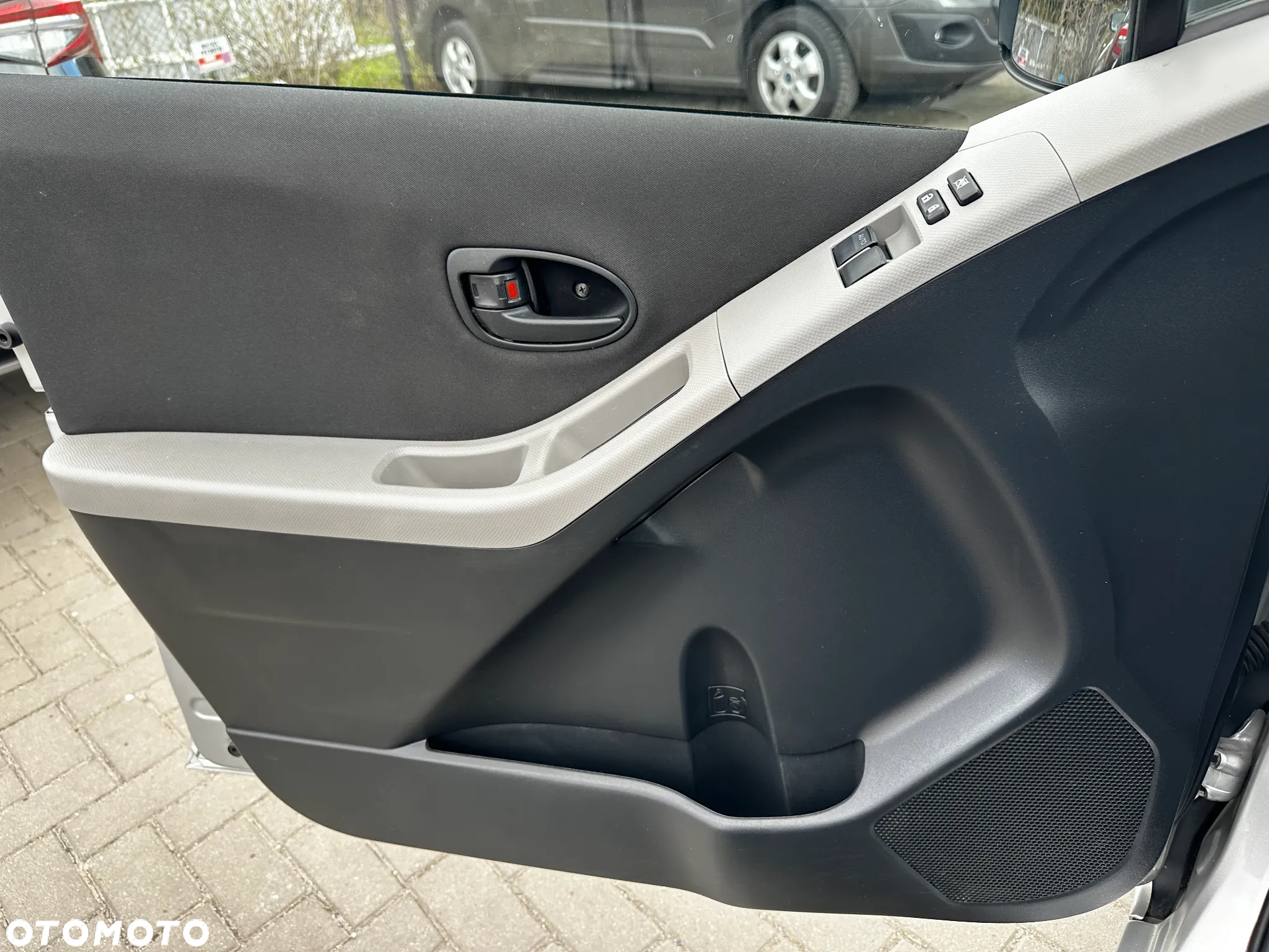Toyota Yaris - 16
