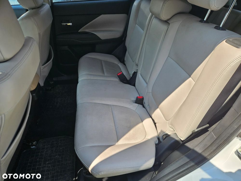 Mitsubishi Outlander 2.2 DI-D Intense + SDA 4WD - 15