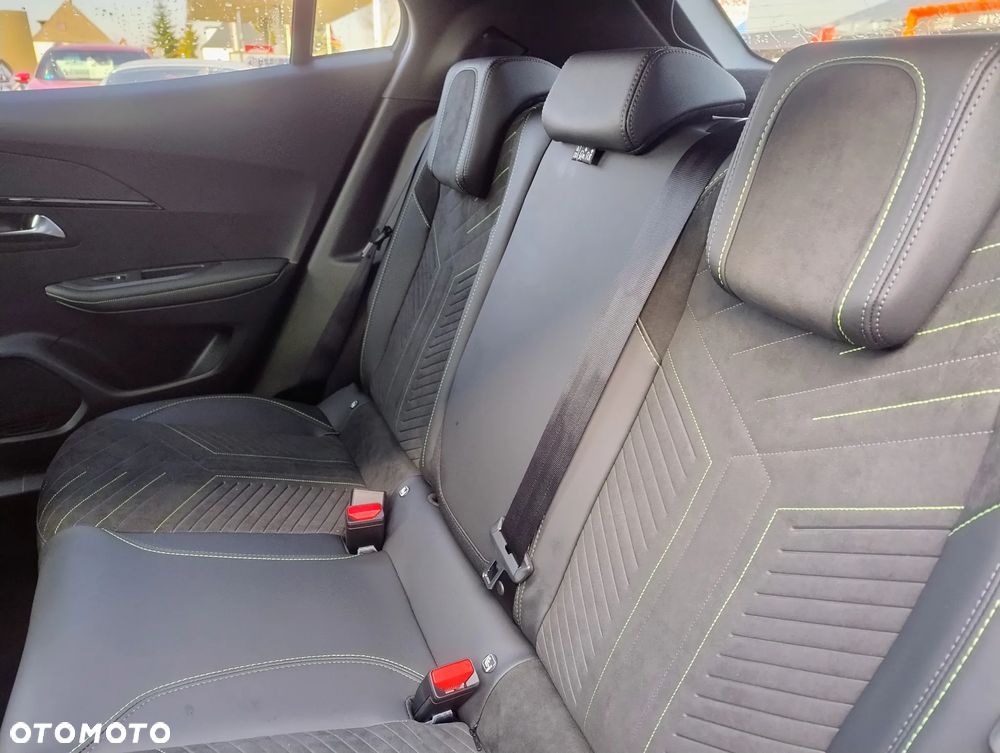 Peugeot 2008 PureTech mHEV GT E-DCS6 - 19