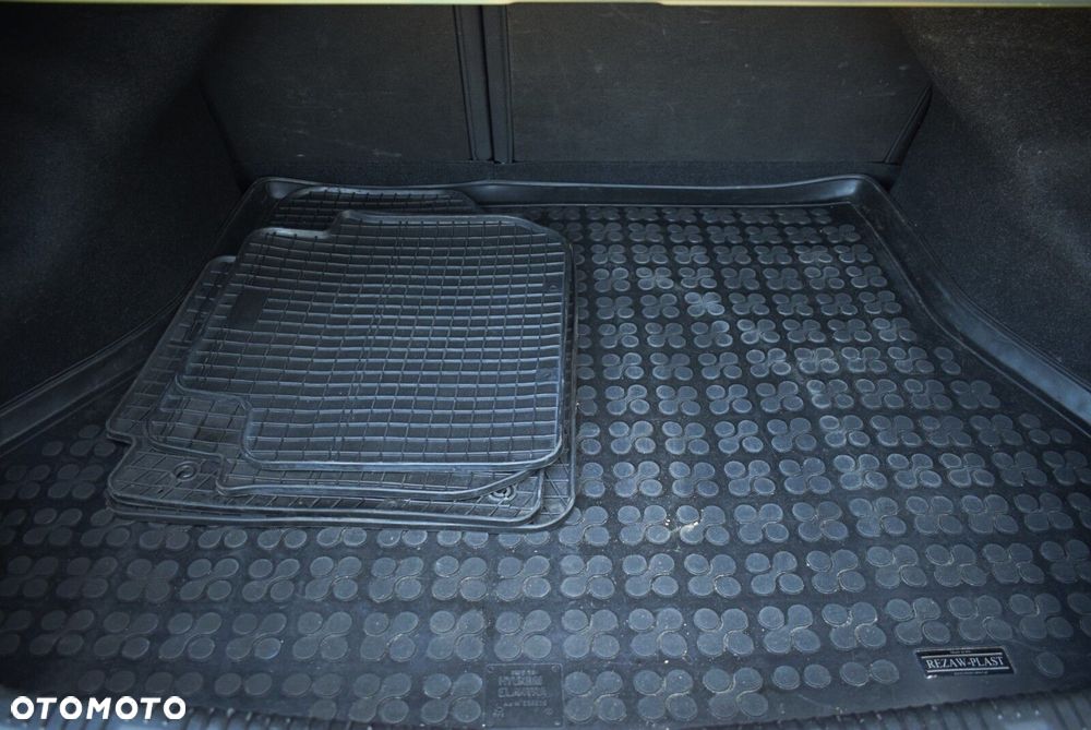 Hyundai Elantra - 22