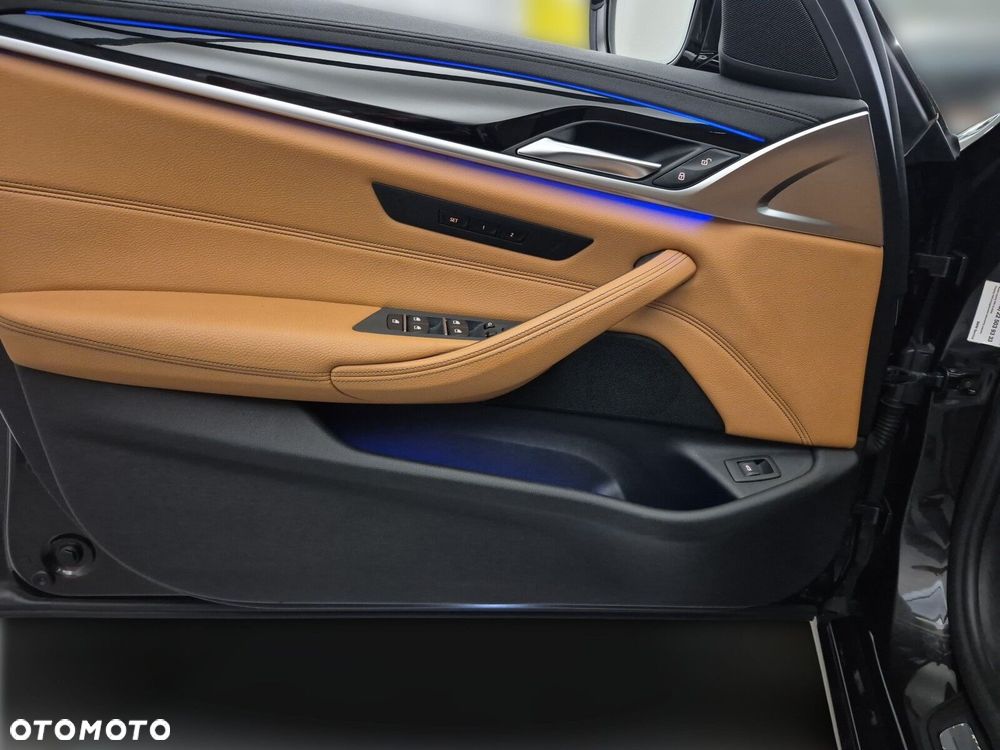 BMW Seria 5 520d xDrive Luxury Line sport - 12