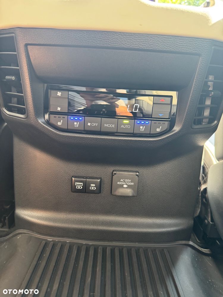 Toyota Sequoia - 18