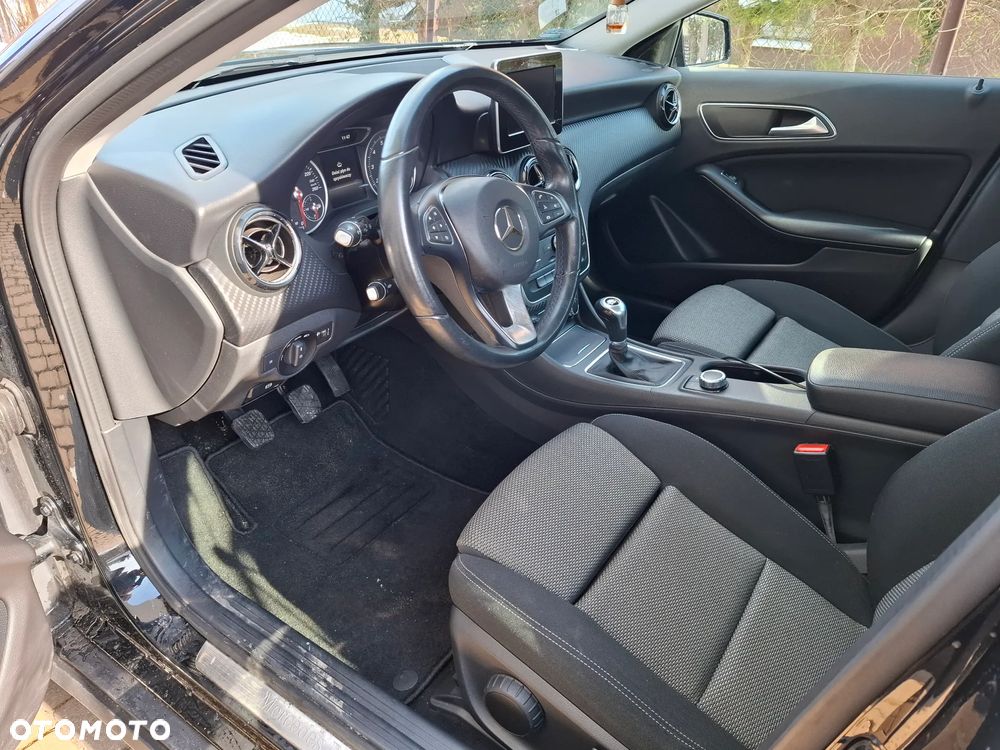 Mercedes-Benz GLA 180 - 8