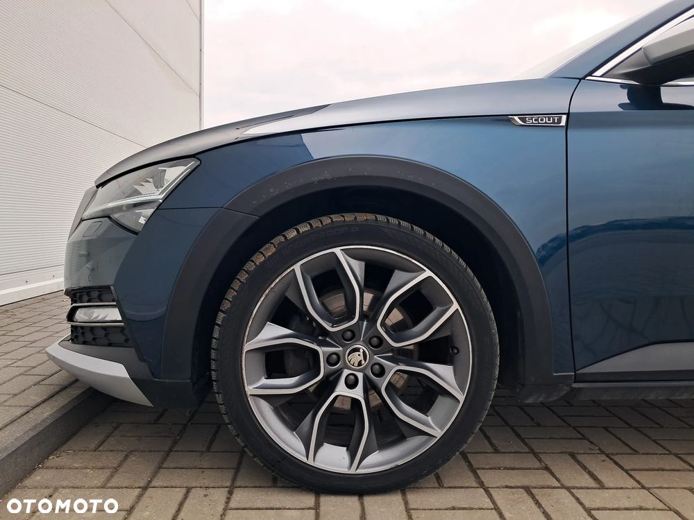 Skoda Superb 2.0 TDI SCR 4x4 Scout DSG - 9
