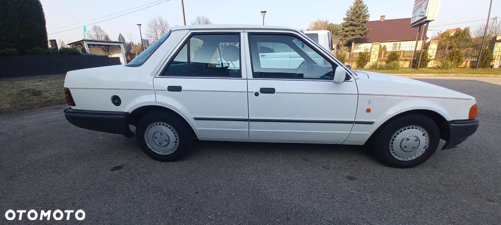 Ford Orion 1.4 CL - 27