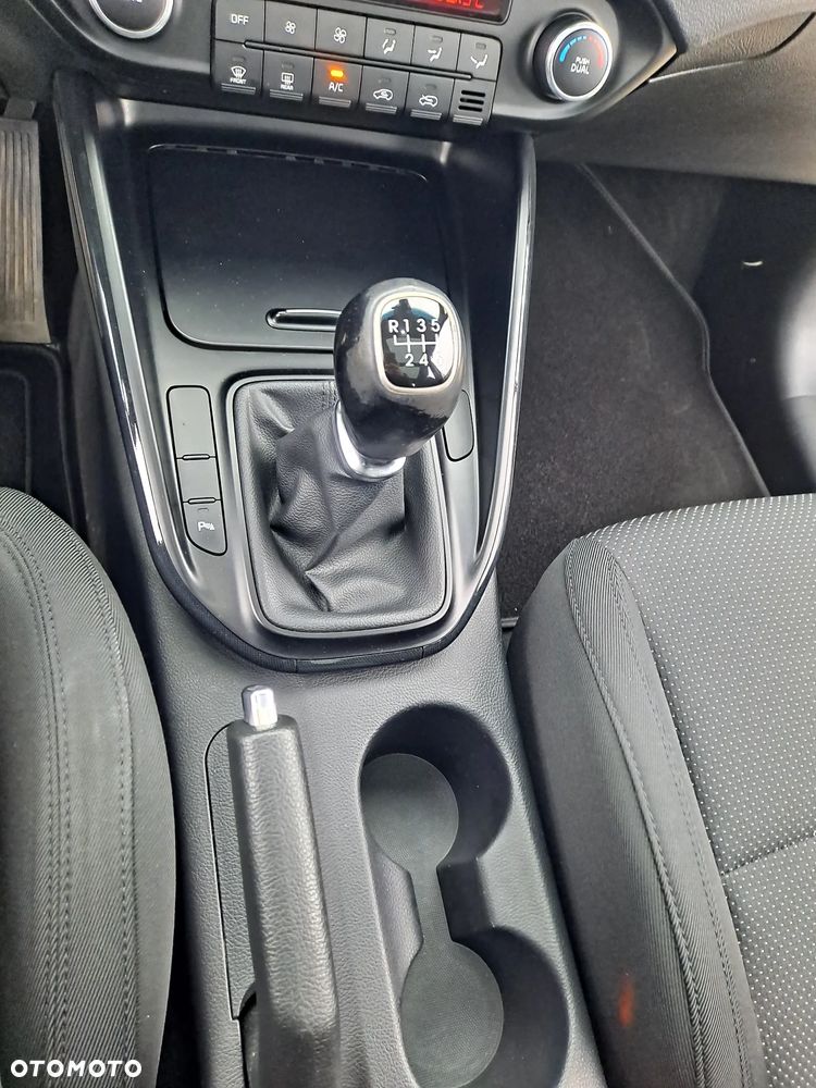 Kia Carens 1.7 CRDi M 7os - 10