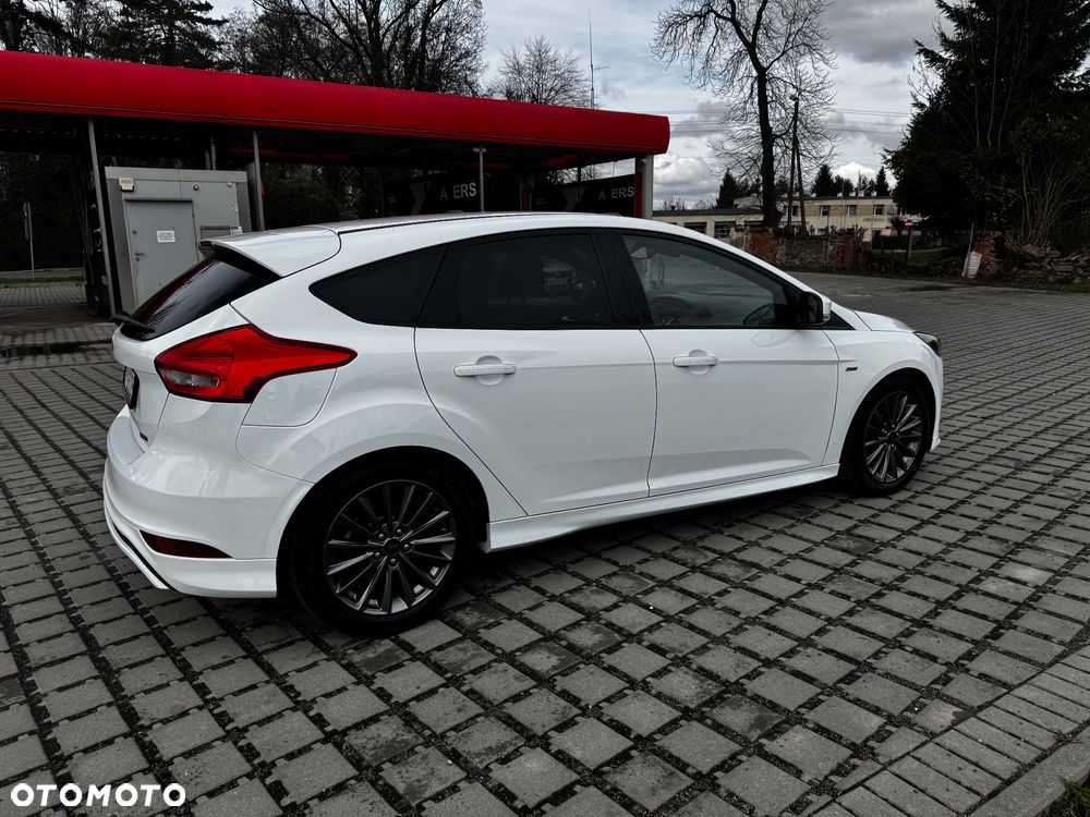 Ford Focus 1.0 EcoBoost Start-Stopp-System ST-LINE - 11