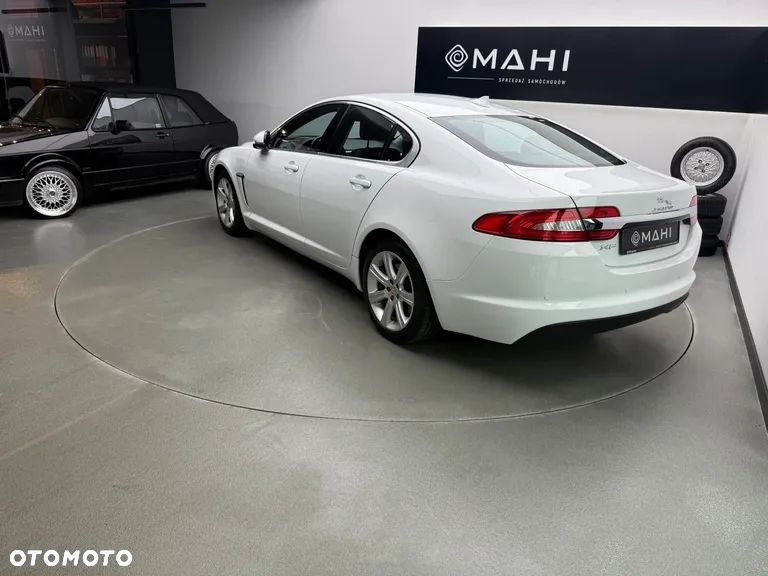 Jaguar XF 2.2 D Premium Luxury - 9