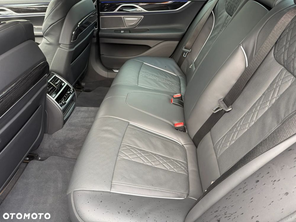BMW Seria 7 - 16