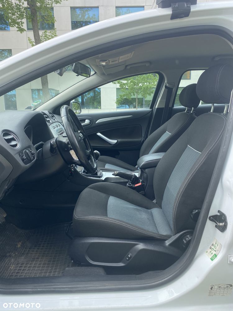 Ford Mondeo 1.6 Ambiente - 11