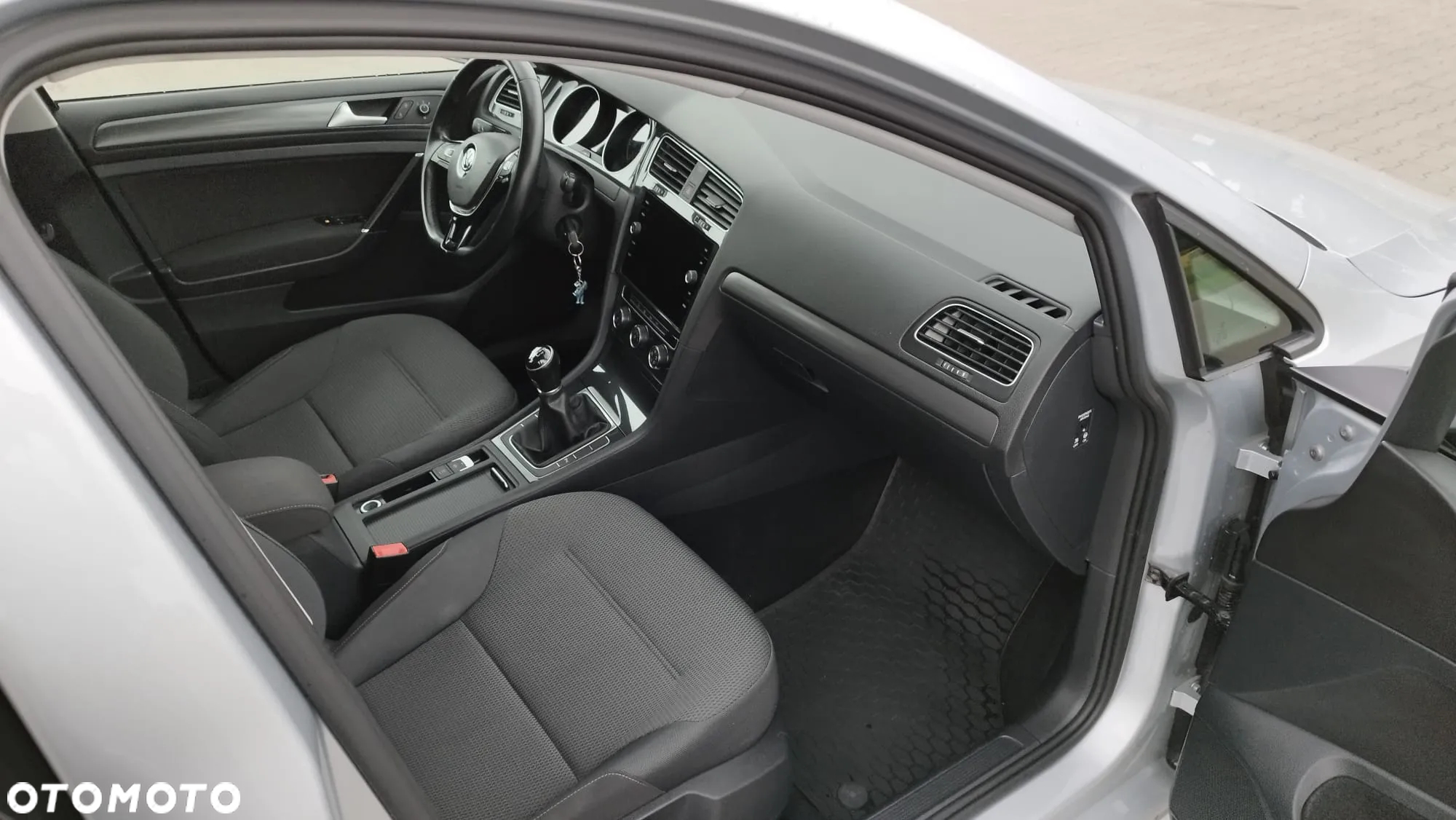 Volkswagen Golf - 17
