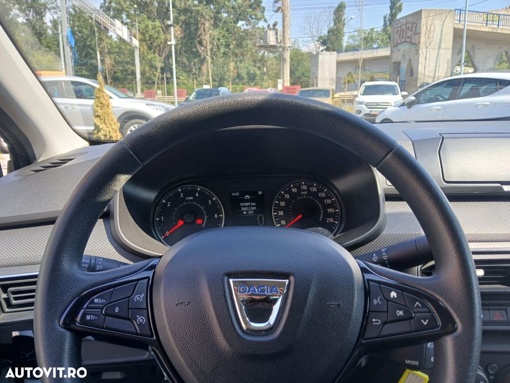 Dacia Logan TCe 90 Essential - 8