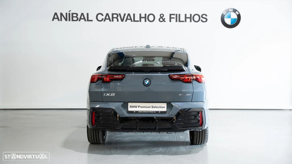 BMW iX2 eDrive20 Pack Desportivo M - 4