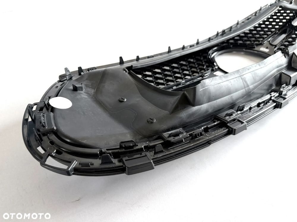 GRILL ATRAPA Mercedes W254 X254 GLC A254 - AMG Line, pod KAM - 17
