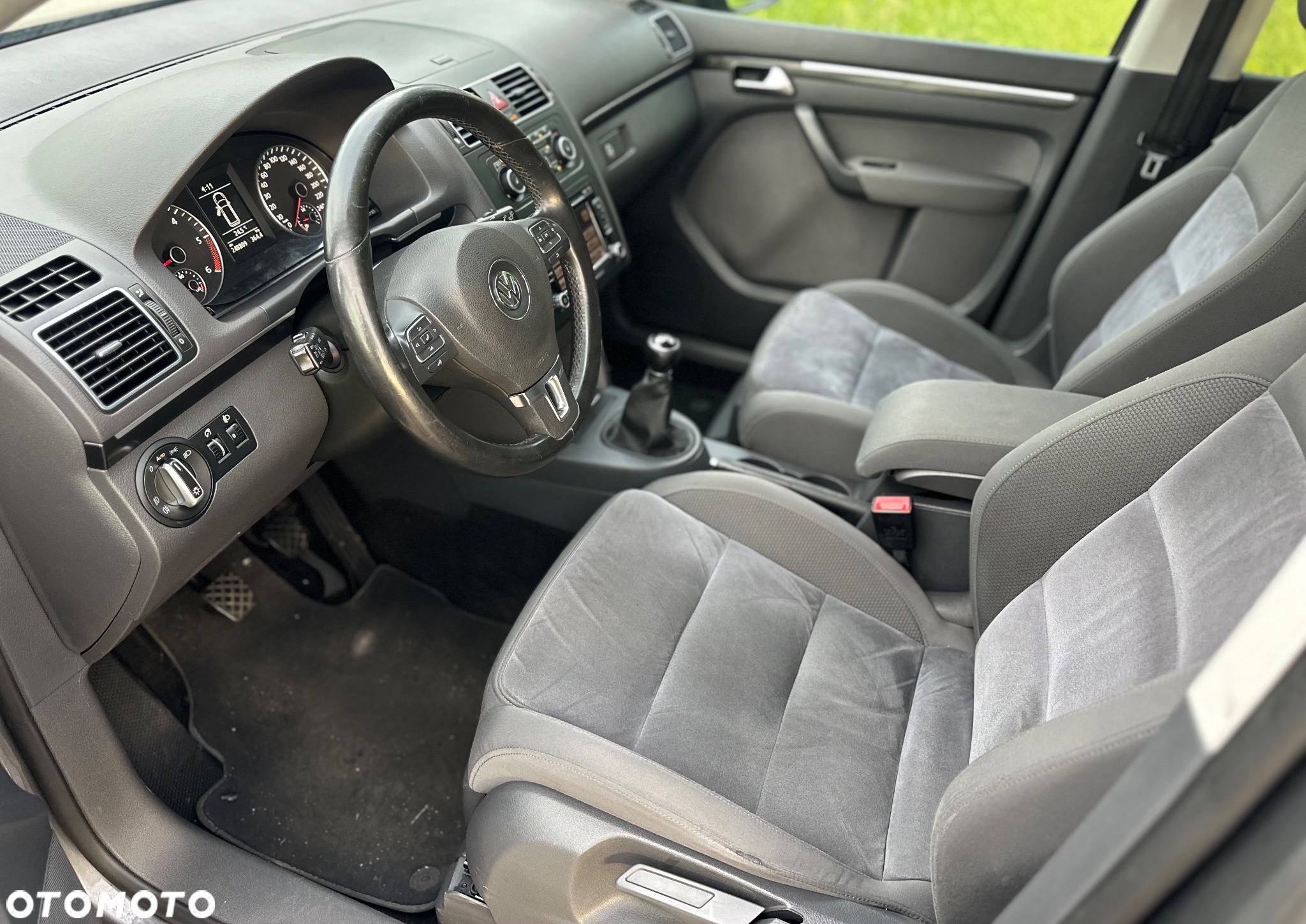 Volkswagen Touran 2.0 TDI DPF BlueMotion Technology Highline - 10