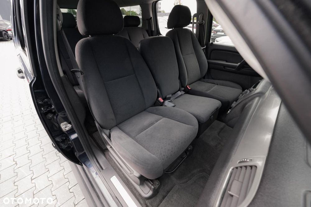 Chevrolet Suburban - 17