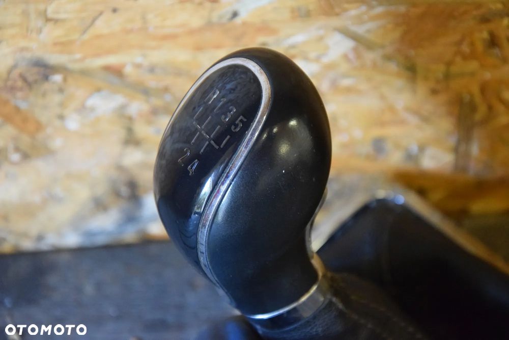 Opel Astra J Gałka mieszek zmiany biegów 5b oryginał igła 55565906 - 6