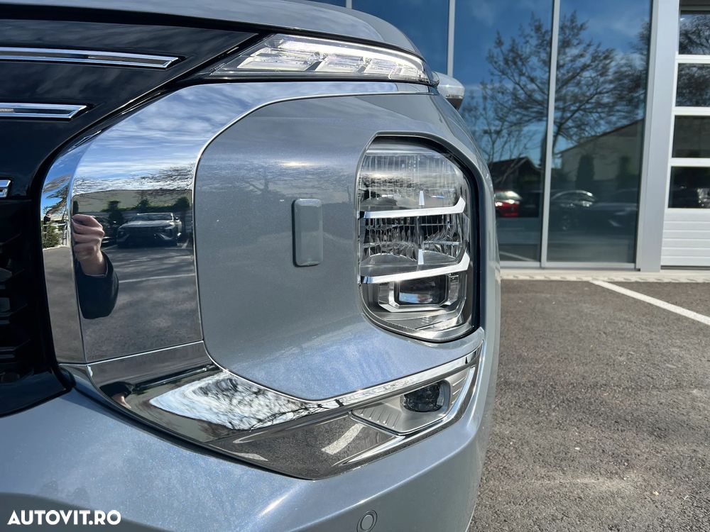 Mitsubishi Outlander 2.4 L 4X4 PHEV Instyle Ultimate - 14