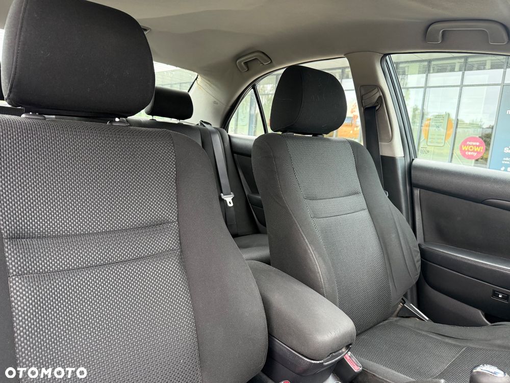 Toyota Avensis 2.0 D-4D - 9