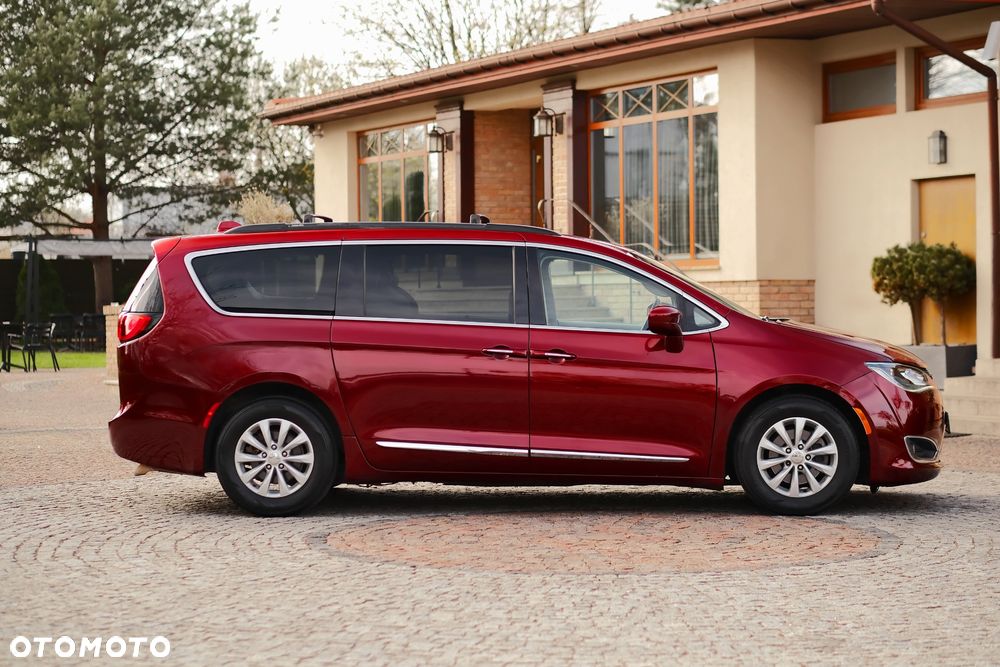 Chrysler Pacifica - 4