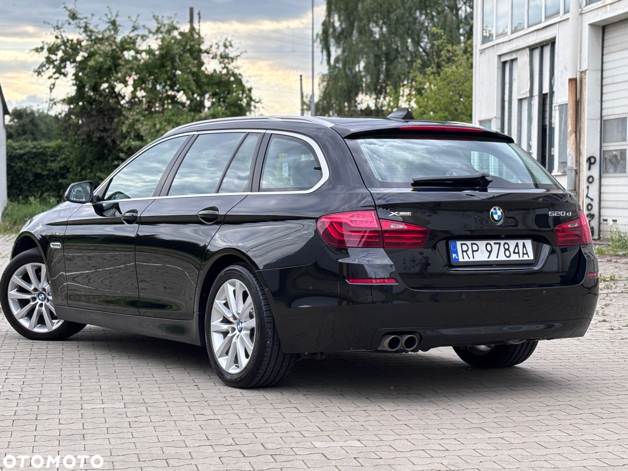 BMW Seria 5 520d xDrive - 17