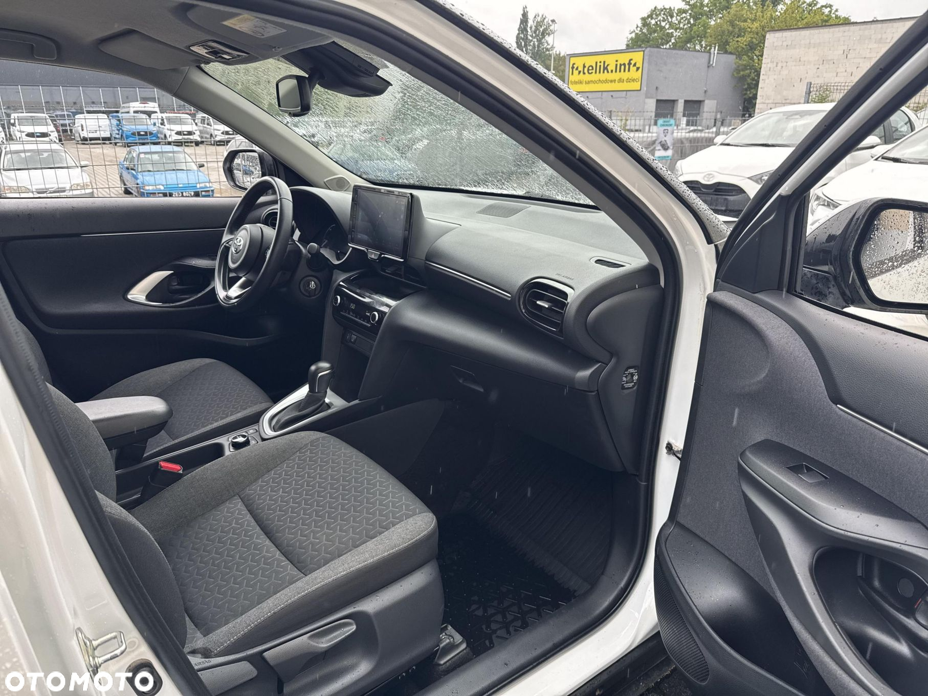 Toyota Yaris Cross Hybrid 1.5 Comfort 4x4 - 24