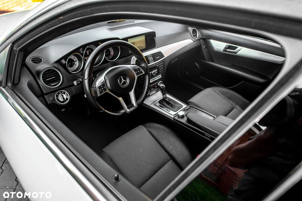Mercedes-Benz Klasa C 250 CDI 4Matic 7G-TRONIC Avantgarde Edition - 21