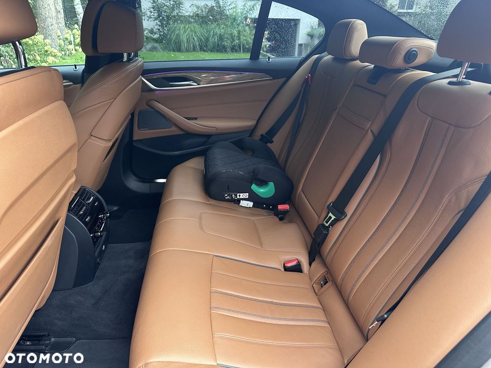 BMW Seria 5 M550d xDrive - 14
